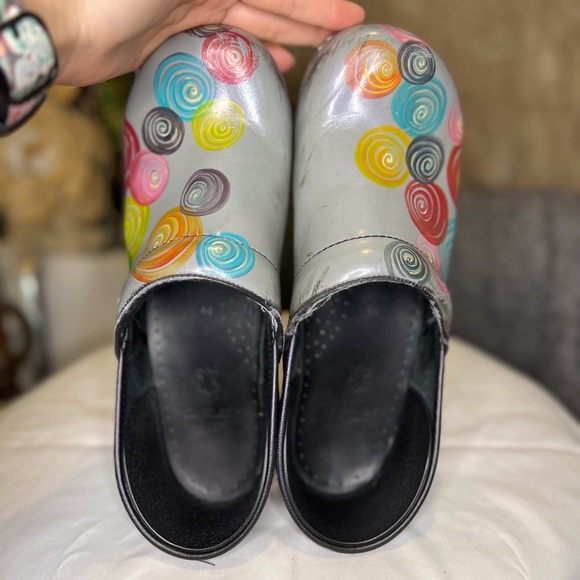 Dansko nursing clogs - Picture 6 of 10